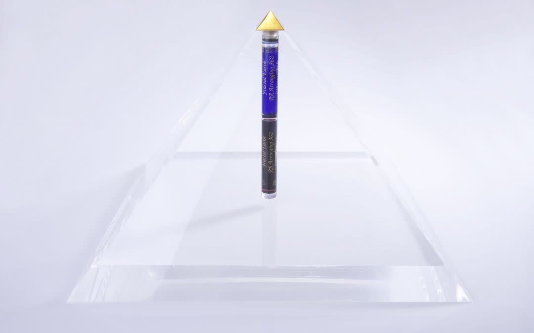 A Fractaliser, a chamber crowned with a gold apex